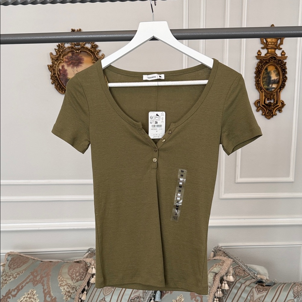 NWT TERRANOVA Khaki V NECK Women's Tee SIZE M